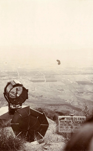 Illustration for article titled This Giant Searchlight Once Scanned L.A. From the Mountains Above